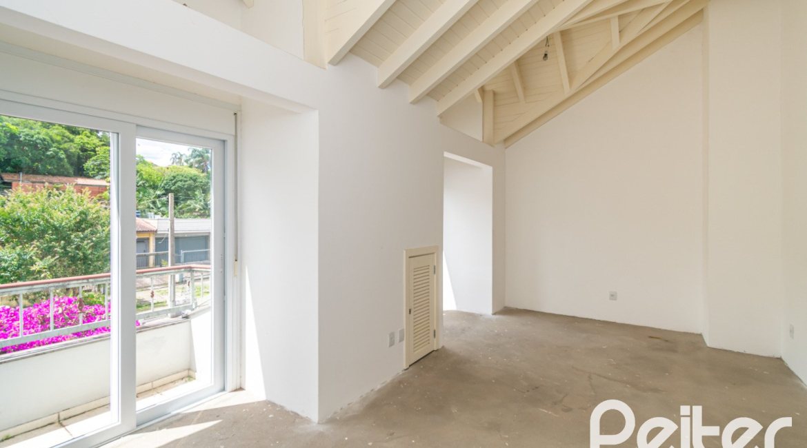 Casa à venda com 265m², 3 dormitórios, 3 suítes, 4 vagas, no bairro Vila Assunção em Porto Alegre