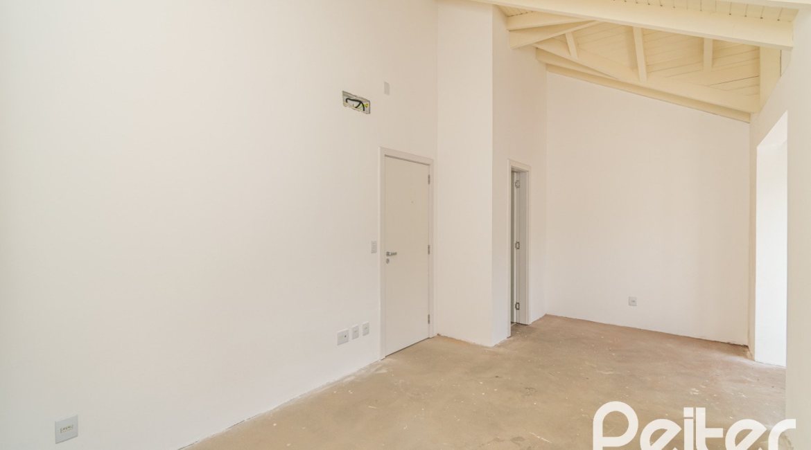 Casa à venda com 265m², 3 dormitórios, 3 suítes, 4 vagas, no bairro Vila Assunção em Porto Alegre