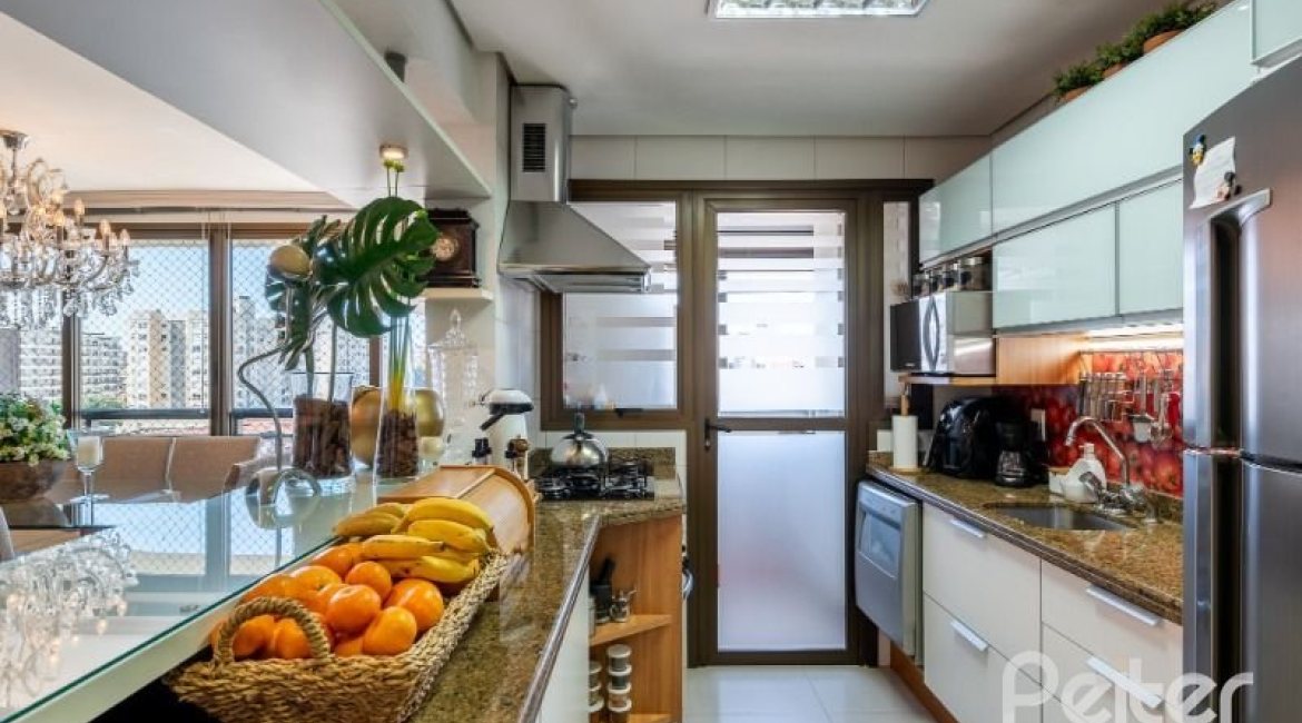 Apartamento à venda com 94m², 3 dormitórios, 1 suíte, 2 vagas, no bairro Tristeza em Porto Alegre