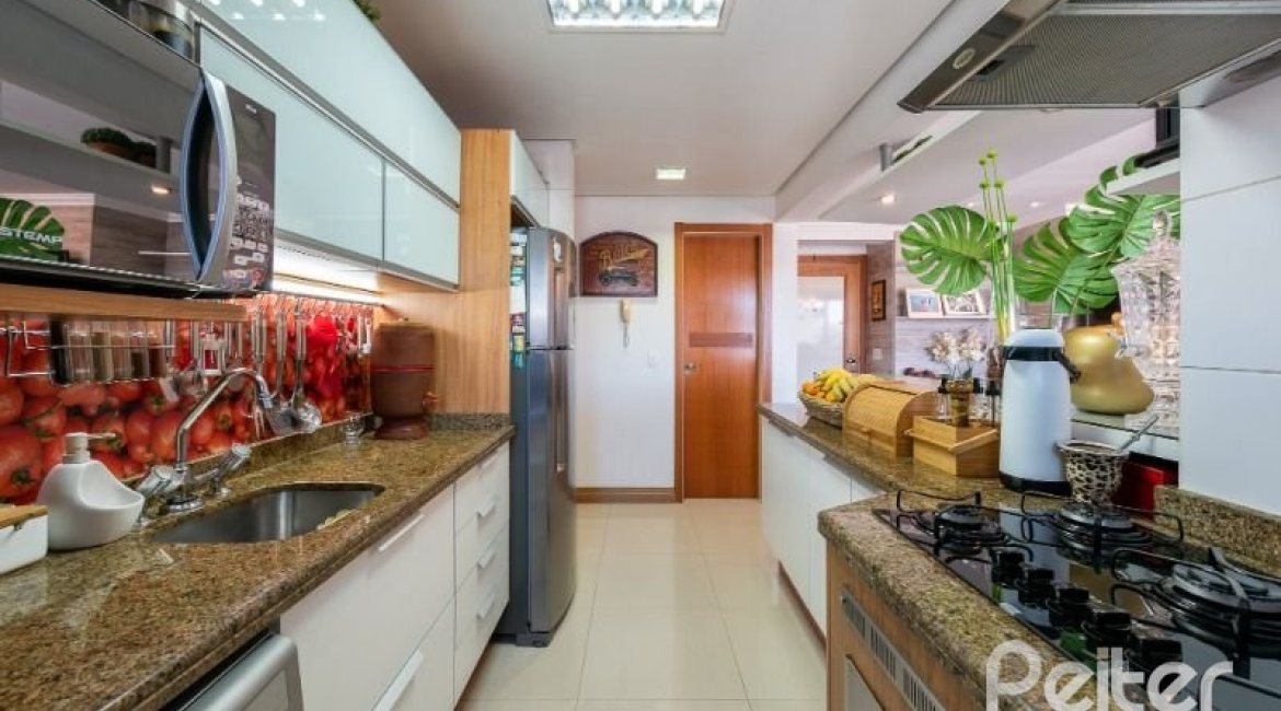 Apartamento à venda com 94m², 3 dormitórios, 1 suíte, 2 vagas, no bairro Tristeza em Porto Alegre