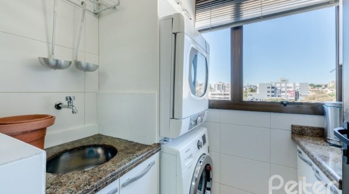 Apartamento à venda com 94m², 3 dormitórios, 1 suíte, 2 vagas, no bairro Tristeza em Porto Alegre