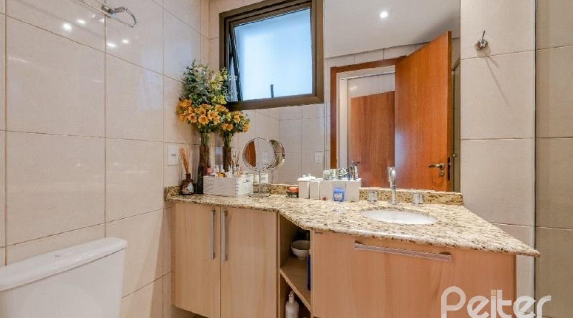 Apartamento à venda com 94m², 3 dormitórios, 1 suíte, 2 vagas, no bairro Tristeza em Porto Alegre