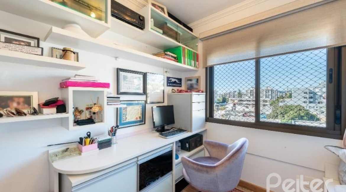 Apartamento à venda com 94m², 3 dormitórios, 1 suíte, 2 vagas, no bairro Tristeza em Porto Alegre