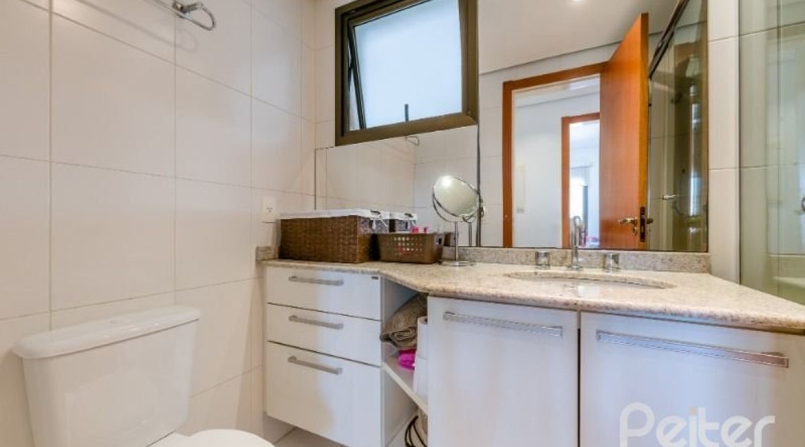 Apartamento à venda com 94m², 3 dormitórios, 1 suíte, 2 vagas, no bairro Tristeza em Porto Alegre