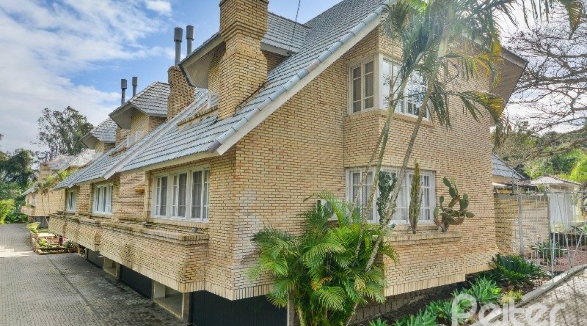 Casa em Condomínio à venda com 322m², 3 dormitórios, 1 suíte, 4 vagas, no bairro Jardim Isabel em Porto Alegre