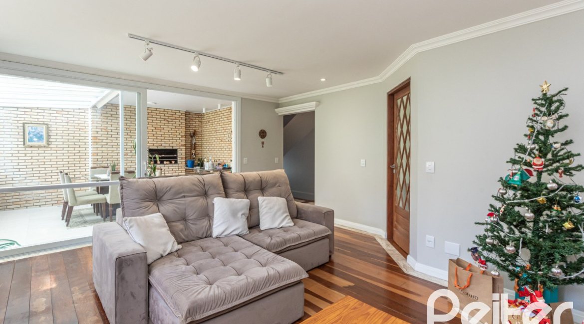 Casa em Condomínio à venda com 322m², 3 dormitórios, 1 suíte, 4 vagas, no bairro Jardim Isabel em Porto Alegre