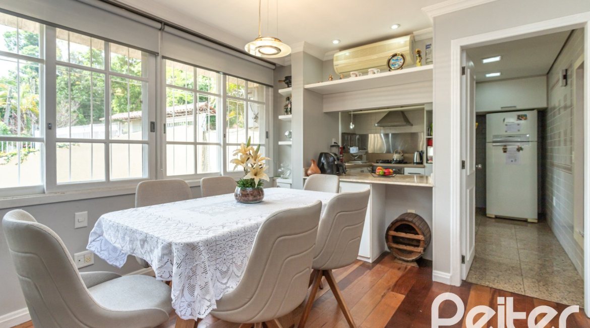 Casa em Condomínio à venda com 322m², 3 dormitórios, 1 suíte, 4 vagas, no bairro Jardim Isabel em Porto Alegre