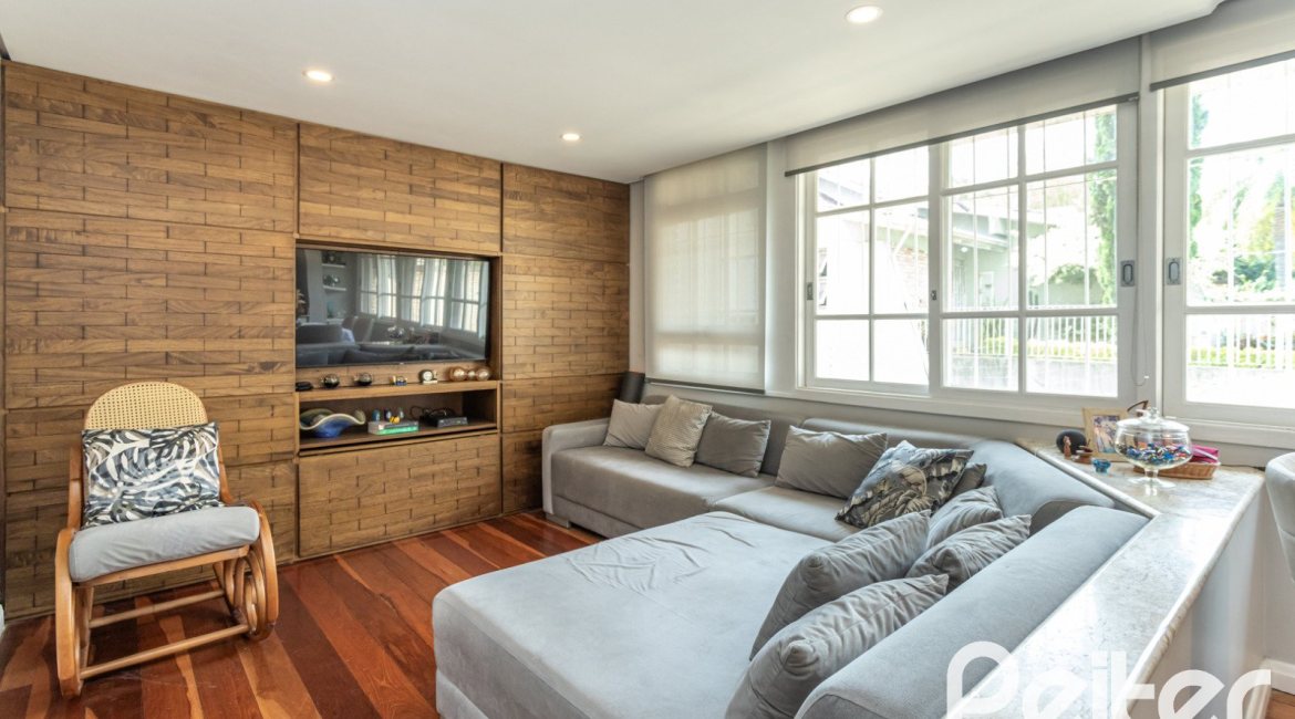 Casa em Condomínio à venda com 322m², 3 dormitórios, 1 suíte, 4 vagas, no bairro Jardim Isabel em Porto Alegre