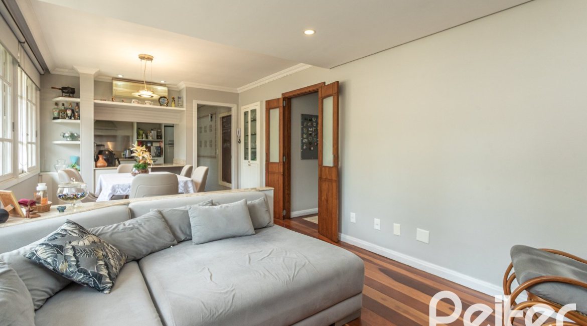 Casa em Condomínio à venda com 322m², 3 dormitórios, 1 suíte, 4 vagas, no bairro Jardim Isabel em Porto Alegre