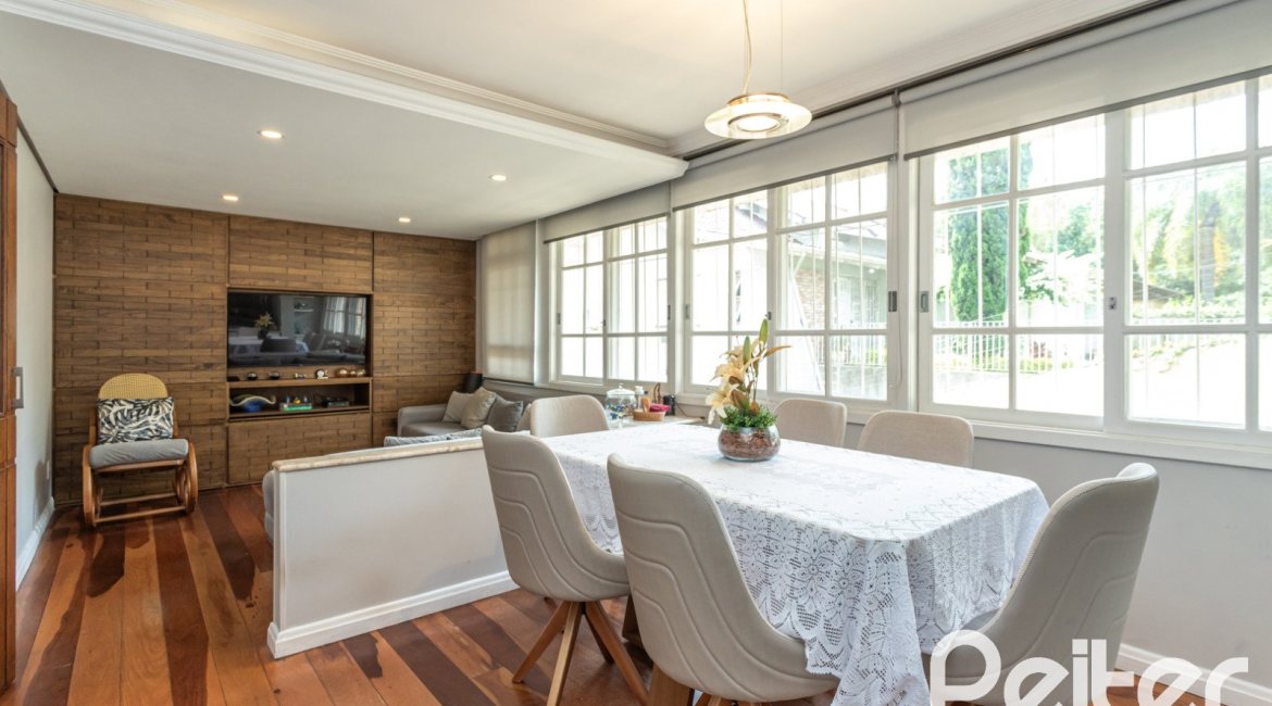 Casa em Condomínio à venda com 322m², 3 dormitórios, 1 suíte, 4 vagas, no bairro Jardim Isabel em Porto Alegre