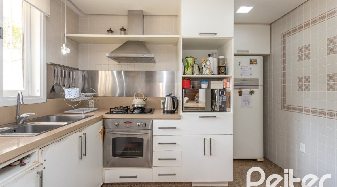 Casa em Condomínio à venda com 322m², 3 dormitórios, 1 suíte, 4 vagas, no bairro Jardim Isabel em Porto Alegre