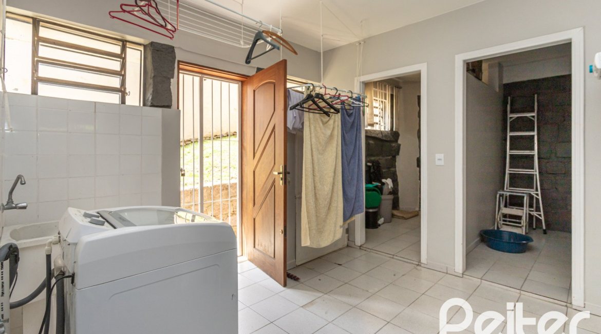 Casa em Condomínio à venda com 322m², 3 dormitórios, 1 suíte, 4 vagas, no bairro Jardim Isabel em Porto Alegre