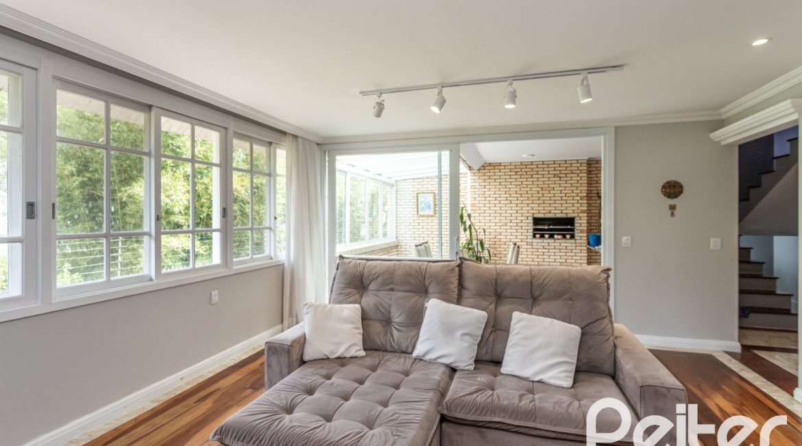 Casa em Condomínio à venda com 322m², 3 dormitórios, 1 suíte, 4 vagas, no bairro Jardim Isabel em Porto Alegre