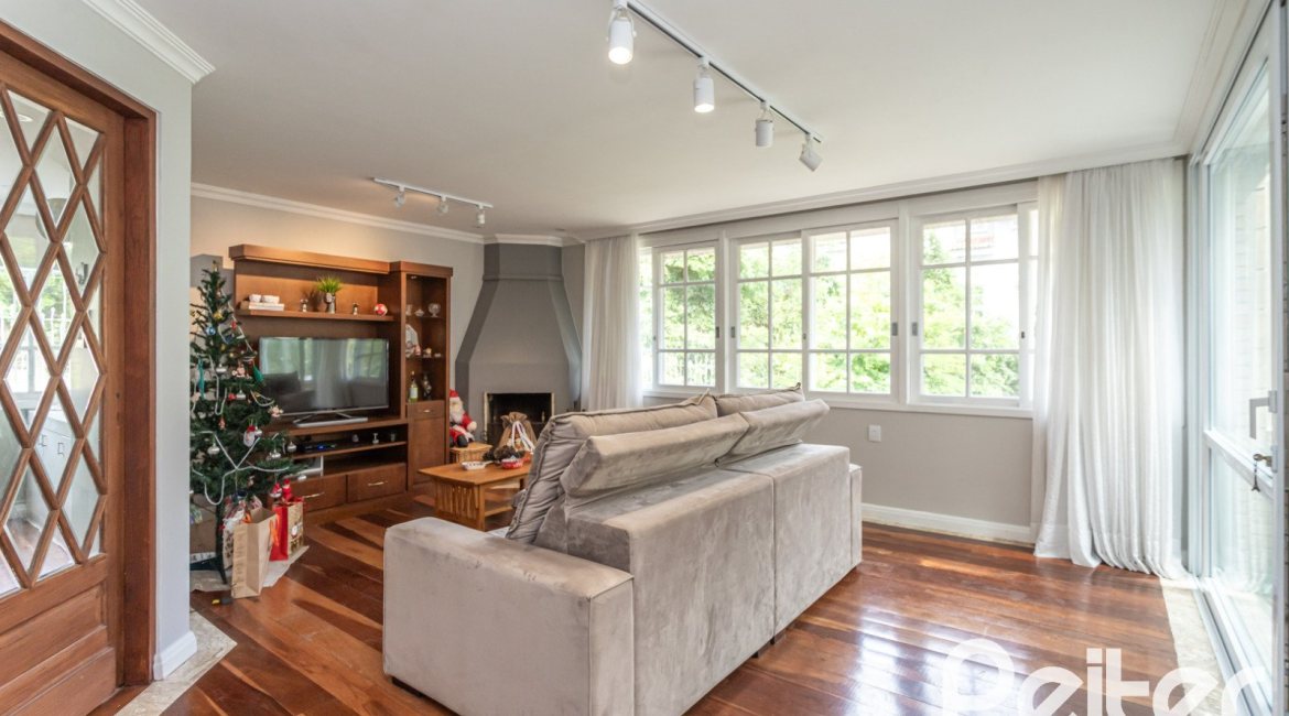 Casa em Condomínio à venda com 322m², 3 dormitórios, 1 suíte, 4 vagas, no bairro Jardim Isabel em Porto Alegre