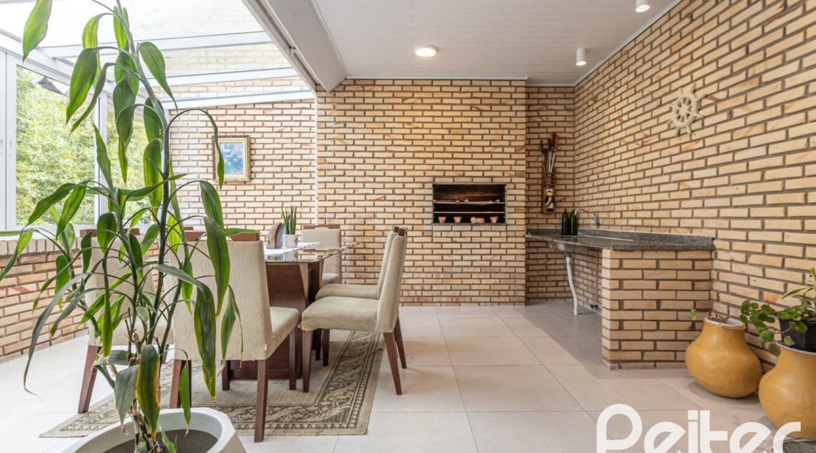 Casa em Condomínio à venda com 322m², 3 dormitórios, 1 suíte, 4 vagas, no bairro Jardim Isabel em Porto Alegre