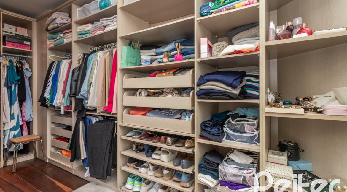 Casa em Condomínio à venda com 322m², 3 dormitórios, 1 suíte, 4 vagas, no bairro Jardim Isabel em Porto Alegre