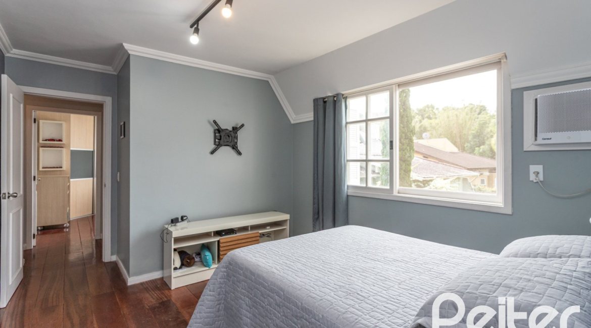 Casa em Condomínio à venda com 322m², 3 dormitórios, 1 suíte, 4 vagas, no bairro Jardim Isabel em Porto Alegre