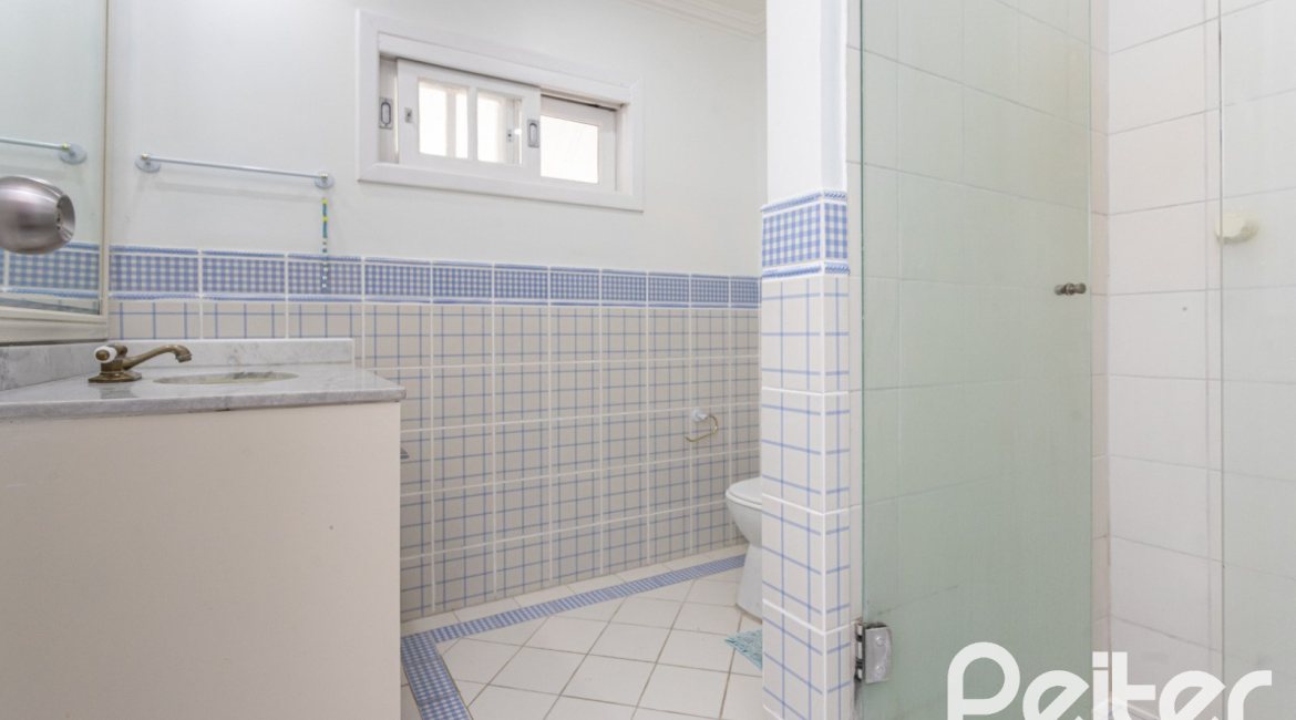 Casa em Condomínio à venda com 322m², 3 dormitórios, 1 suíte, 4 vagas, no bairro Jardim Isabel em Porto Alegre