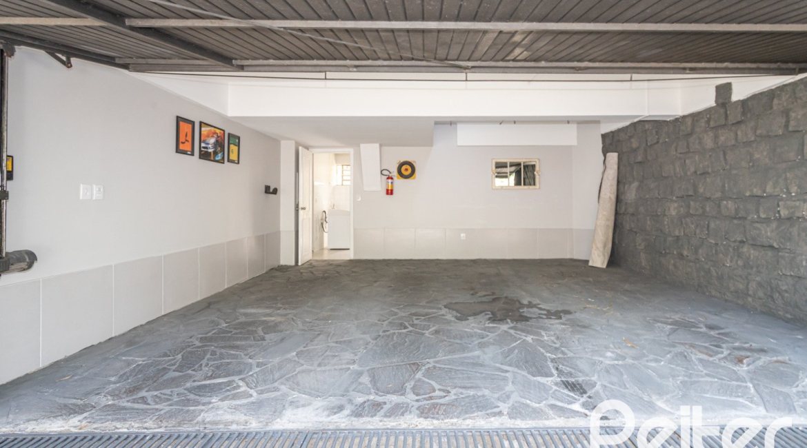 Casa em Condomínio à venda com 322m², 3 dormitórios, 1 suíte, 4 vagas, no bairro Jardim Isabel em Porto Alegre