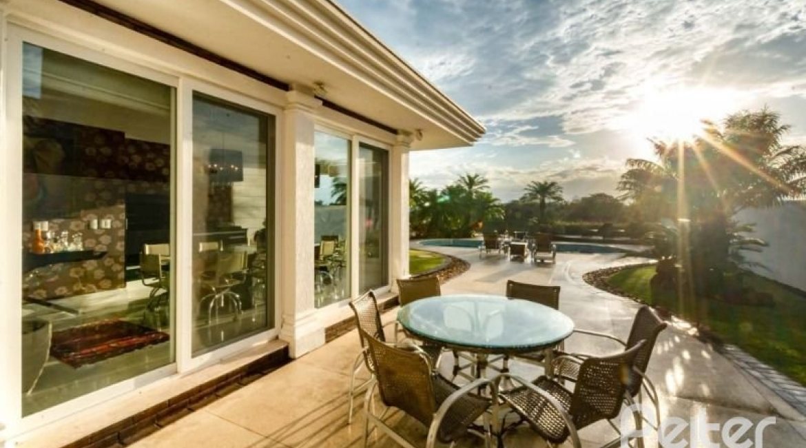 Casa em Condomínio à venda com 338m², 3 dormitórios, 3 suítes, 2 vagas, no bairro Terra Ville em PORTO ALEGRE