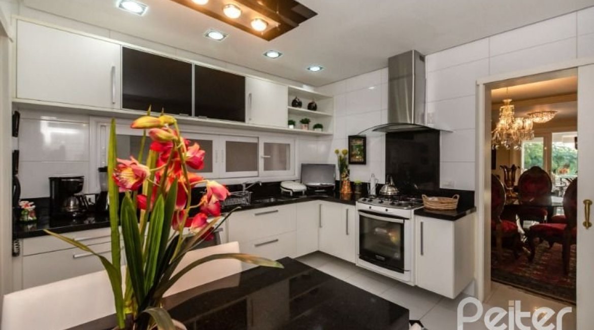 Casa em Condomínio à venda com 338m², 3 dormitórios, 3 suítes, 2 vagas, no bairro Terra Ville em PORTO ALEGRE