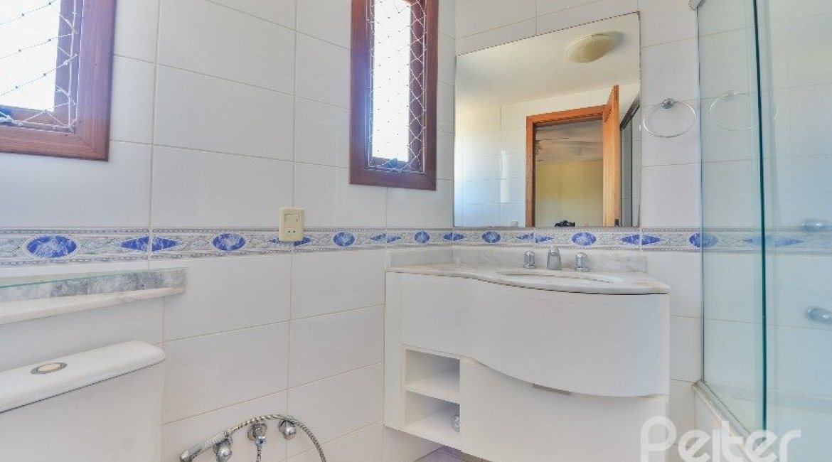 Casa em Condomínio à venda com 317m², 4 dormitórios, 4 suítes, 4 vagas, no bairro Tristeza em Porto Alegre