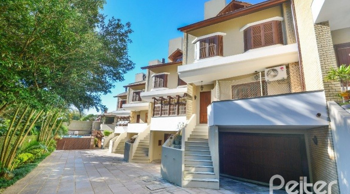 Casa em Condomínio à venda com 317m², 4 dormitórios, 4 suítes, 4 vagas, no bairro Tristeza em Porto Alegre