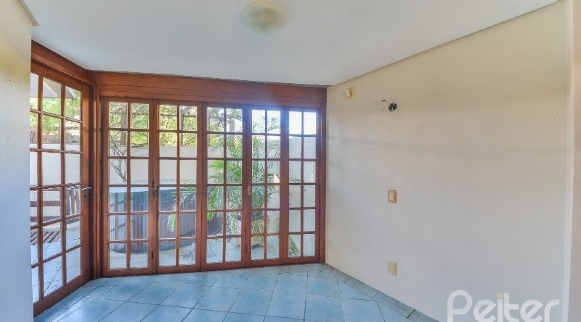 Casa em Condomínio à venda com 317m², 4 dormitórios, 4 suítes, 4 vagas, no bairro Tristeza em Porto Alegre
