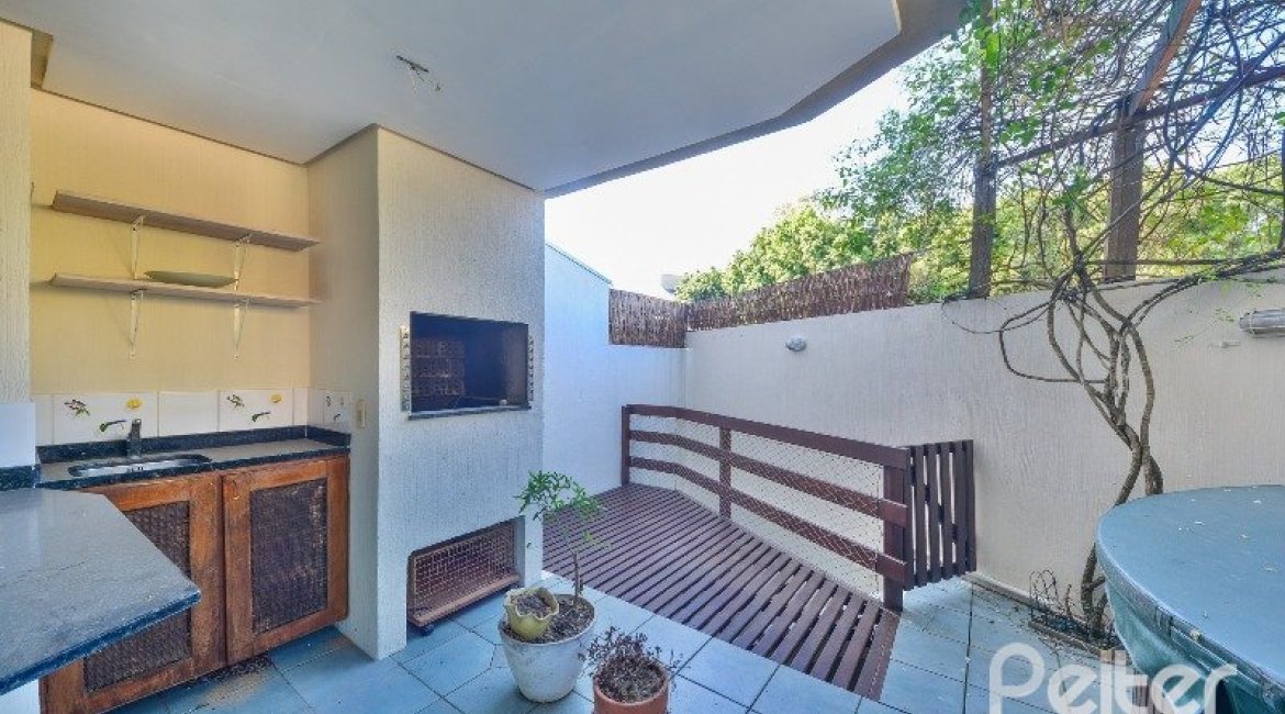 Casa em Condomínio à venda com 317m², 4 dormitórios, 4 suítes, 4 vagas, no bairro Tristeza em Porto Alegre