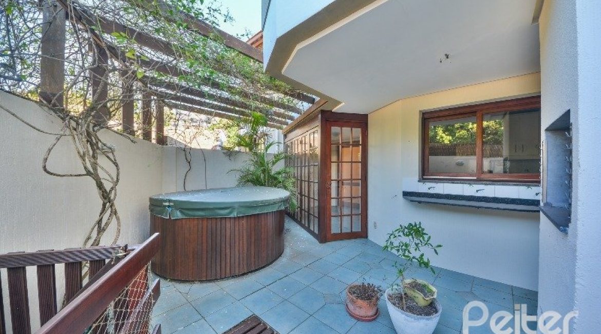 Casa em Condomínio à venda com 317m², 4 dormitórios, 4 suítes, 4 vagas, no bairro Tristeza em Porto Alegre