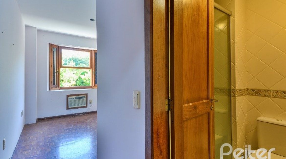 Casa em Condomínio à venda com 317m², 4 dormitórios, 4 suítes, 4 vagas, no bairro Tristeza em Porto Alegre