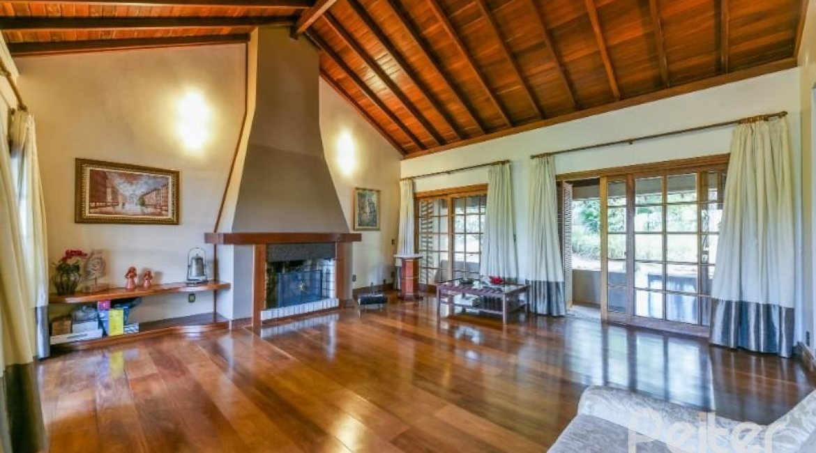 Casa em Condomínio à venda com 320m², 4 dormitórios, 4 suítes, 10 vagas, no bairro Cavalhada em PORTO ALEGRE