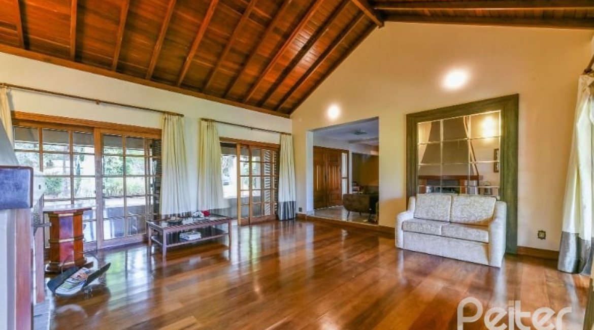 Casa em Condomínio à venda com 320m², 4 dormitórios, 4 suítes, 10 vagas, no bairro Cavalhada em PORTO ALEGRE