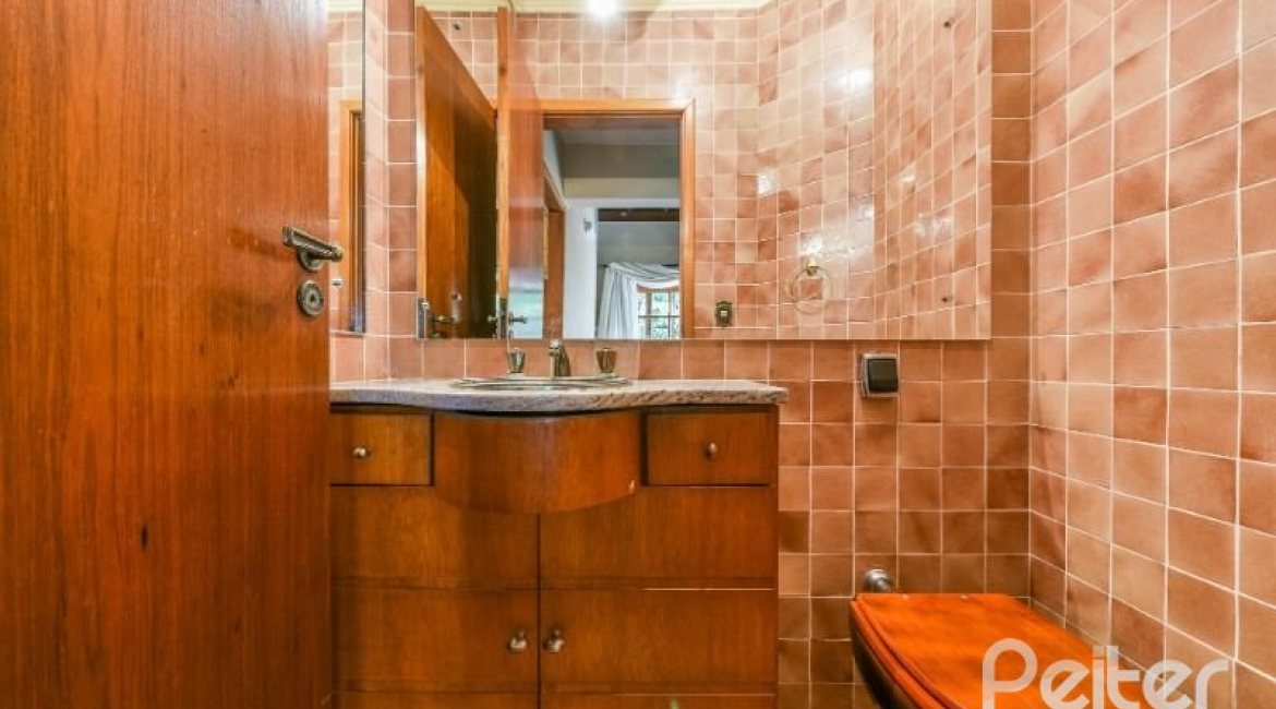 Casa em Condomínio à venda com 320m², 4 dormitórios, 4 suítes, 10 vagas, no bairro Cavalhada em PORTO ALEGRE