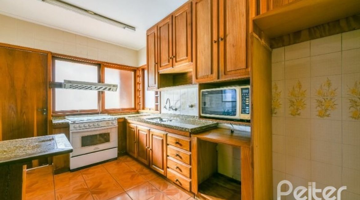 Casa em Condomínio à venda com 320m², 4 dormitórios, 4 suítes, 10 vagas, no bairro Cavalhada em PORTO ALEGRE