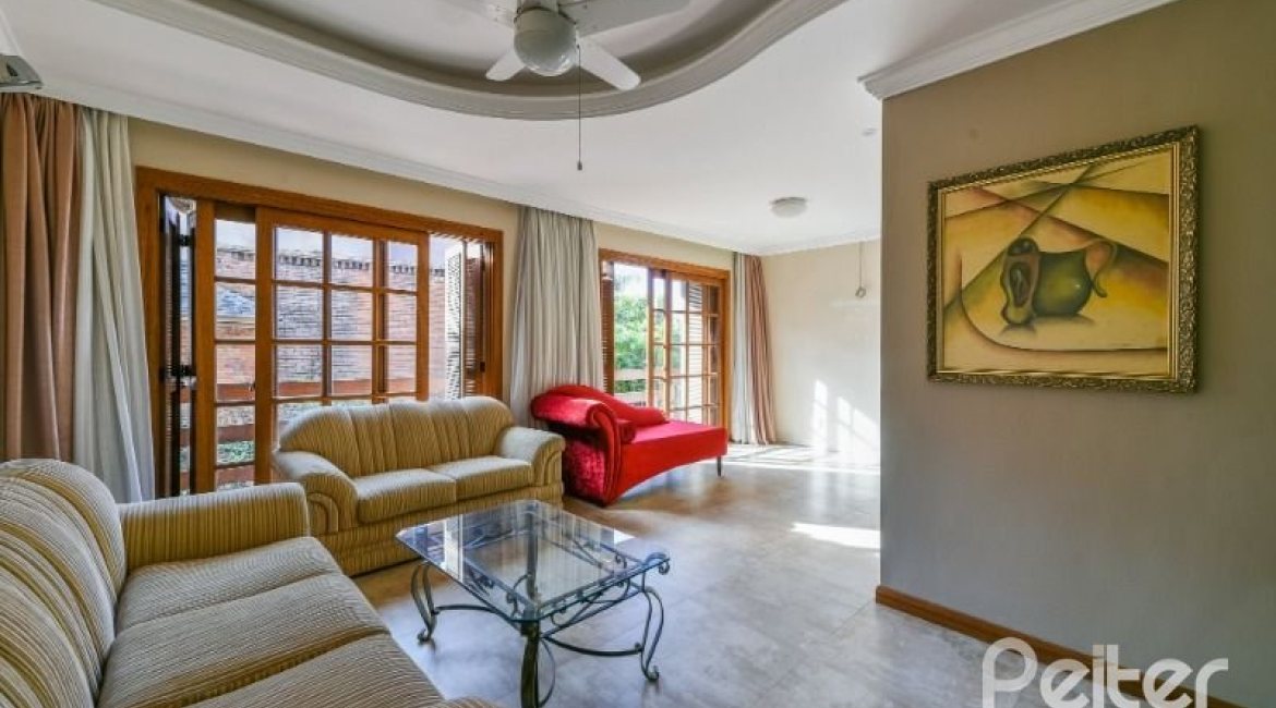 Casa em Condomínio à venda com 320m², 4 dormitórios, 4 suítes, 10 vagas, no bairro Cavalhada em PORTO ALEGRE