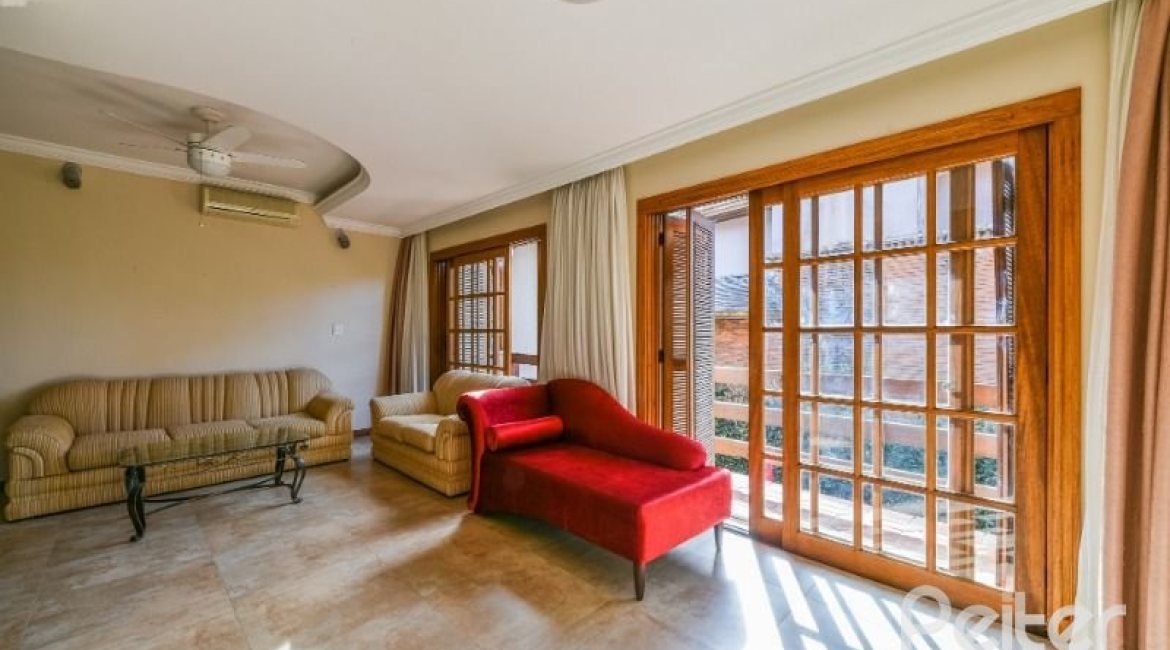 Casa em Condomínio à venda com 320m², 4 dormitórios, 4 suítes, 10 vagas, no bairro Cavalhada em PORTO ALEGRE