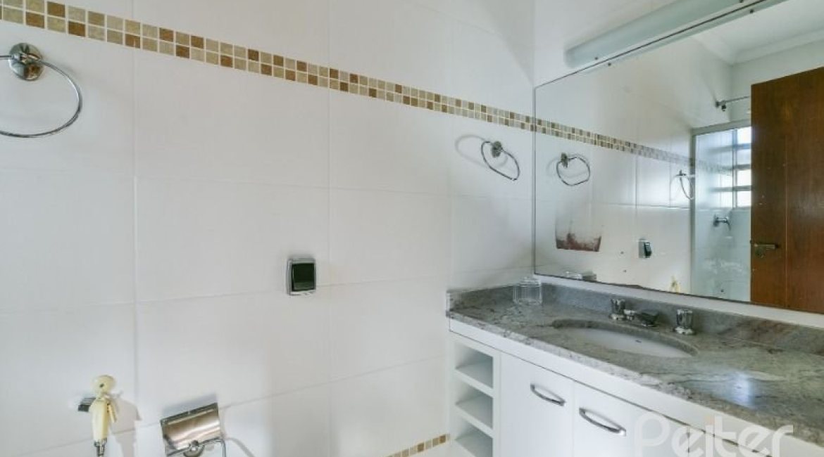 Casa em Condomínio à venda com 320m², 4 dormitórios, 4 suítes, 10 vagas, no bairro Cavalhada em PORTO ALEGRE