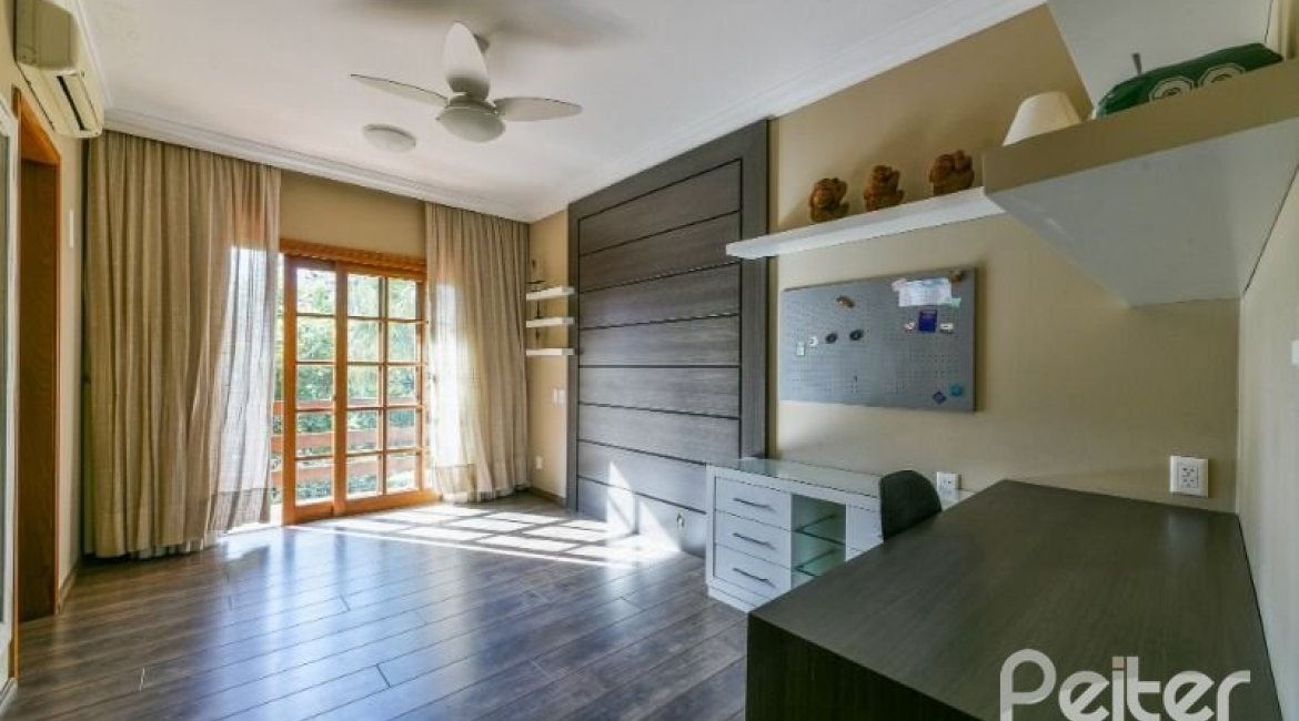 Casa em Condomínio à venda com 320m², 4 dormitórios, 4 suítes, 10 vagas, no bairro Cavalhada em PORTO ALEGRE