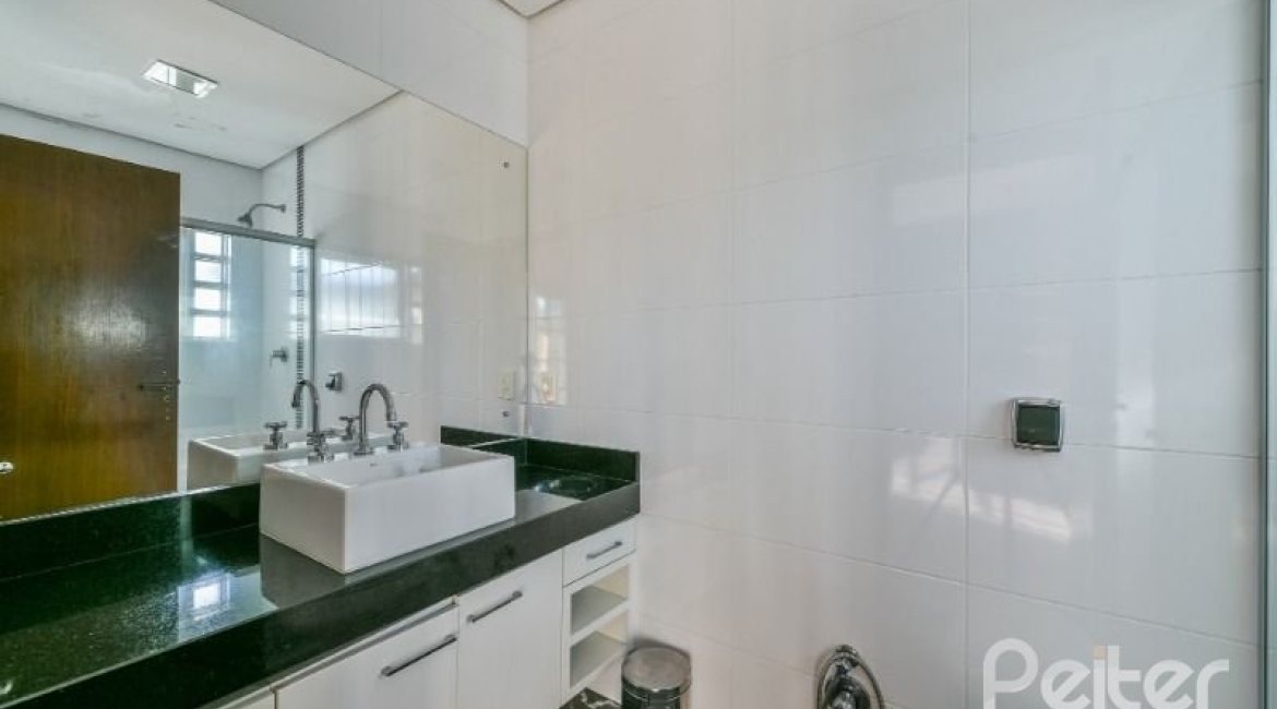 Casa em Condomínio à venda com 320m², 4 dormitórios, 4 suítes, 10 vagas, no bairro Cavalhada em PORTO ALEGRE