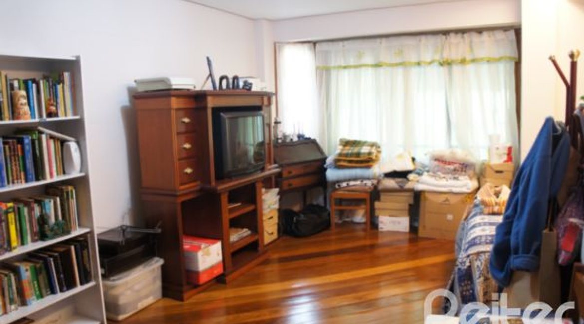 Casa à venda com 240m², 4 dormitórios, 2 suítes, 4 vagas, no bairro Jardim Isabel em Porto Alegre