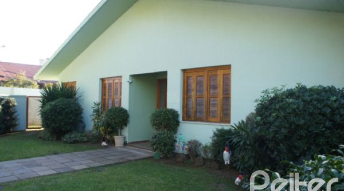 Casa à venda com 240m², 4 dormitórios, 2 suítes, 4 vagas, no bairro Jardim Isabel em Porto Alegre