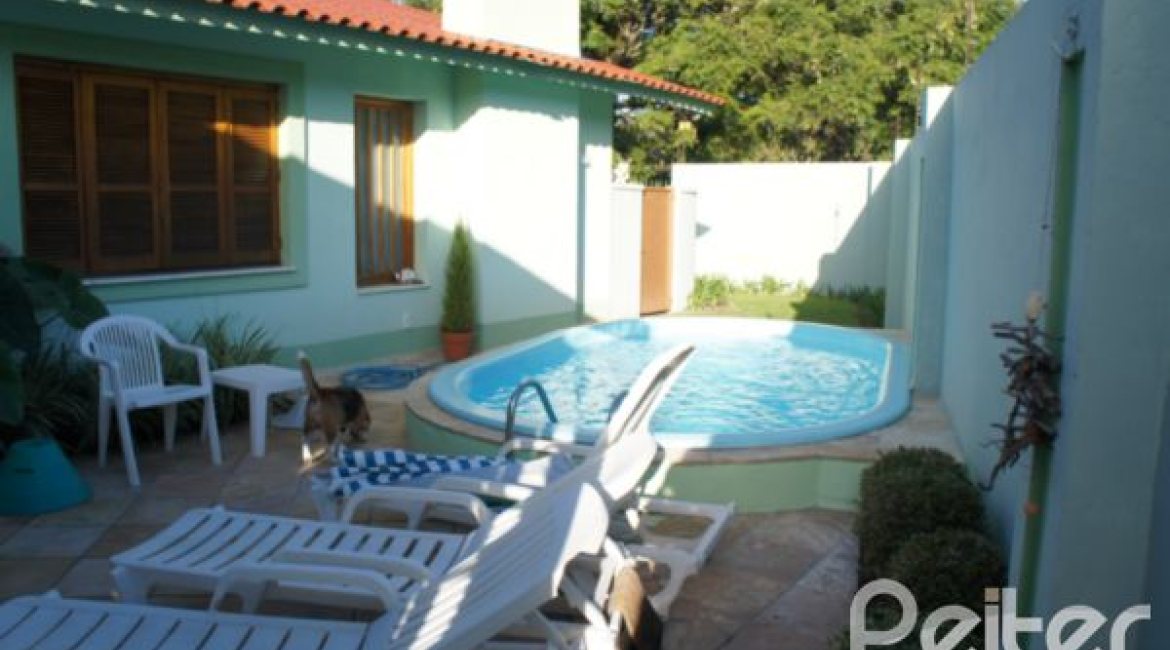 Casa à venda com 240m², 4 dormitórios, 2 suítes, 4 vagas, no bairro Jardim Isabel em Porto Alegre