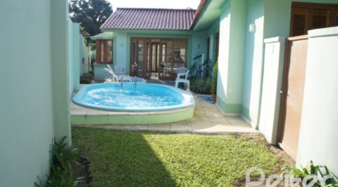 Casa à venda com 240m², 4 dormitórios, 2 suítes, 4 vagas, no bairro Jardim Isabel em Porto Alegre