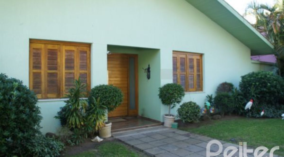 Casa à venda com 240m², 4 dormitórios, 2 suítes, 4 vagas, no bairro Jardim Isabel em Porto Alegre
