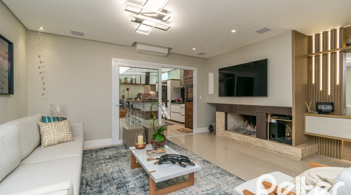 Casa em Condomínio à venda com 240m², 4 dormitórios, 2 suítes, 2 vagas, no bairro Tristeza em Porto Alegre