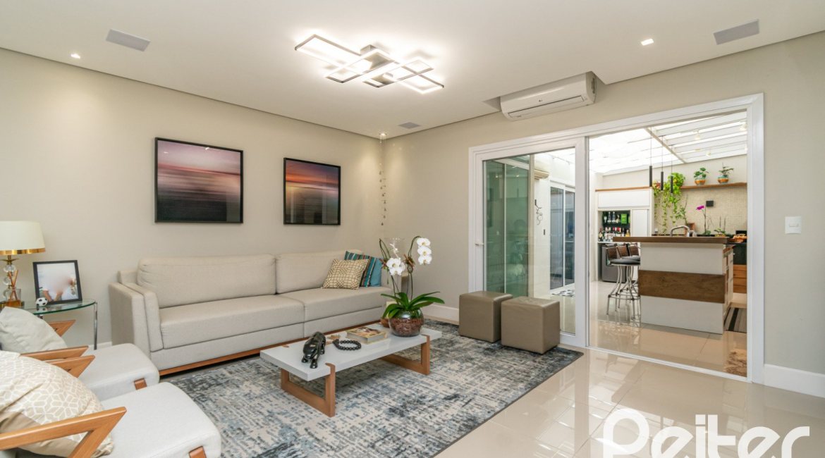 Casa em Condomínio à venda com 240m², 4 dormitórios, 2 suítes, 2 vagas, no bairro Tristeza em Porto Alegre