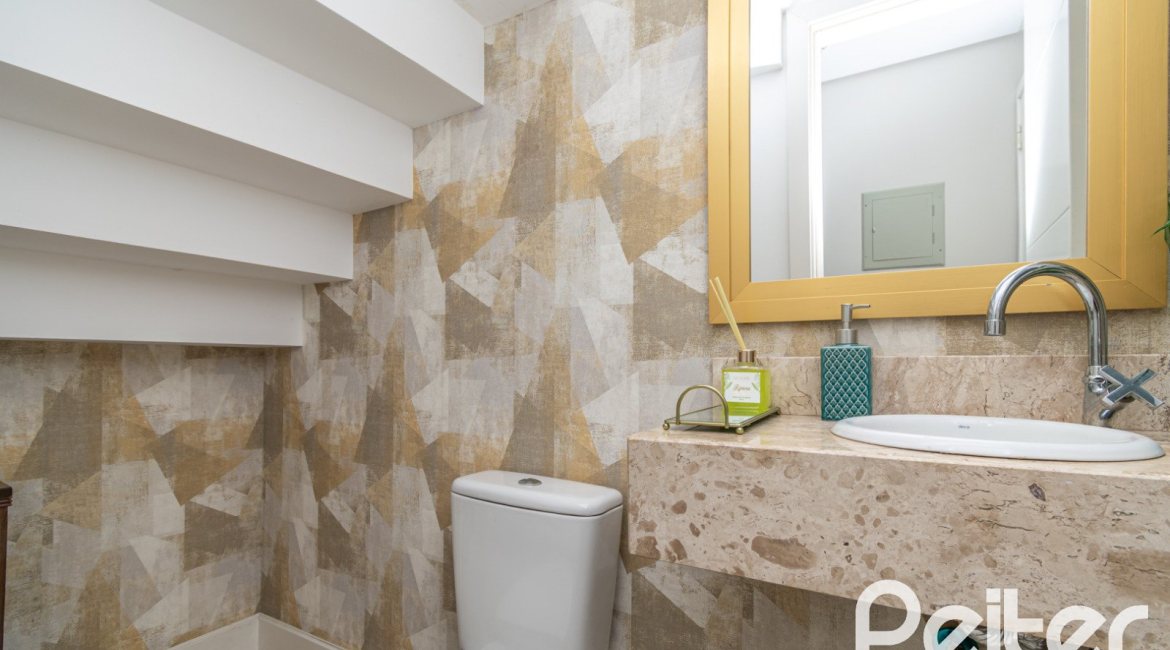 Casa em Condomínio à venda com 240m², 4 dormitórios, 2 suítes, 2 vagas, no bairro Tristeza em Porto Alegre