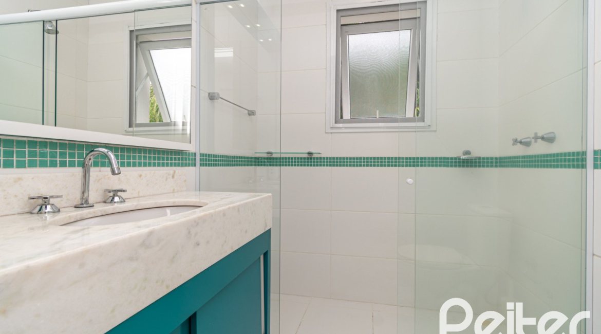 Casa em Condomínio à venda com 240m², 4 dormitórios, 2 suítes, 2 vagas, no bairro Tristeza em Porto Alegre