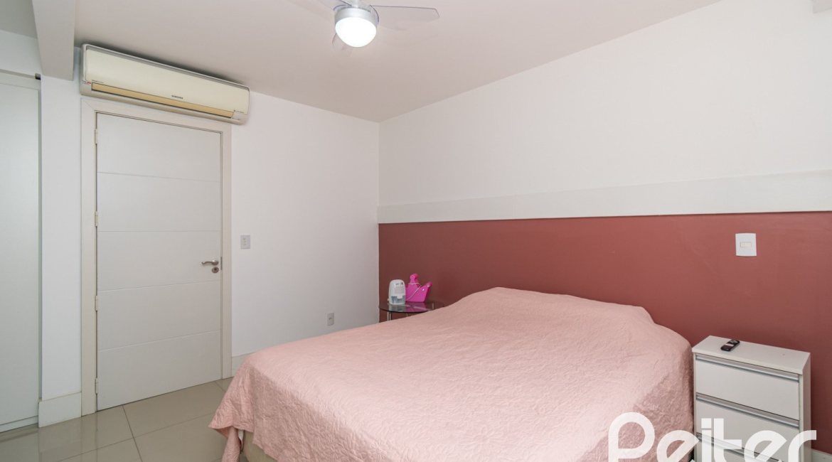 Casa em Condomínio à venda com 240m², 4 dormitórios, 2 suítes, 2 vagas, no bairro Tristeza em Porto Alegre